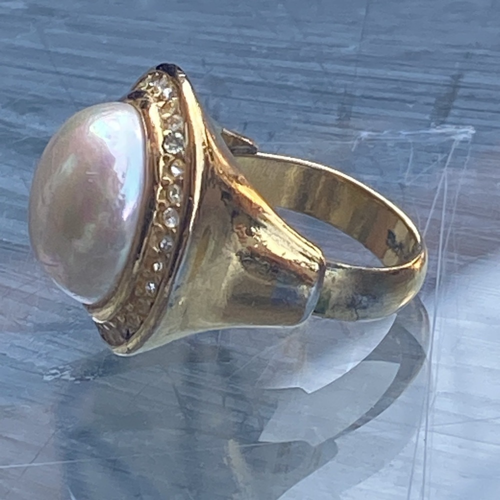 Vintage Christian Dior Faux Pearl Rhinestone Glass Ring Gold Tone size 8/9 - Picture 6 of 6